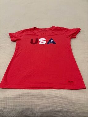 LIFE IS GOOD Crusher V-Neck red USA T-Shirt -Sm.